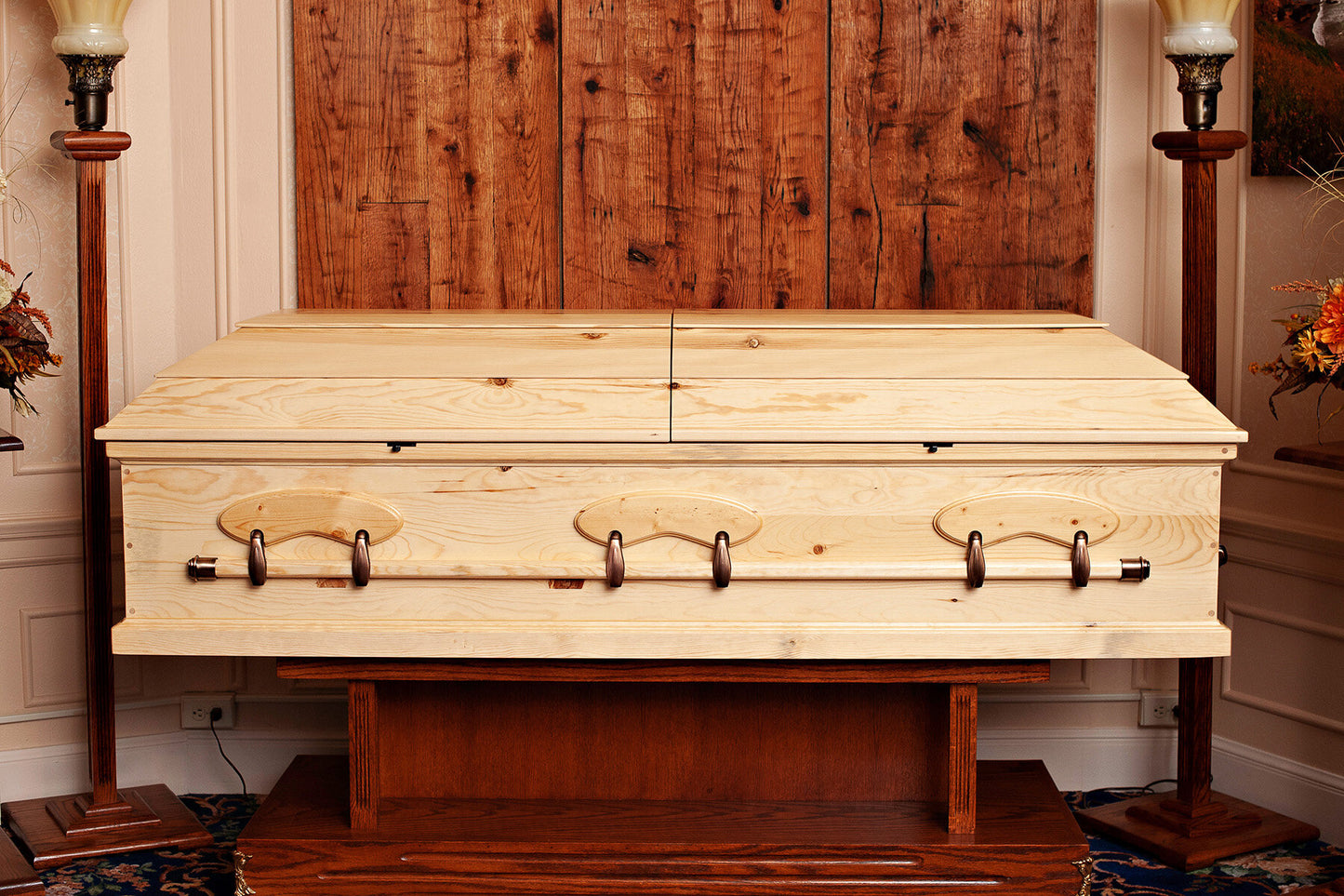 American Heritage Settler's Pine Casket in Minimalist